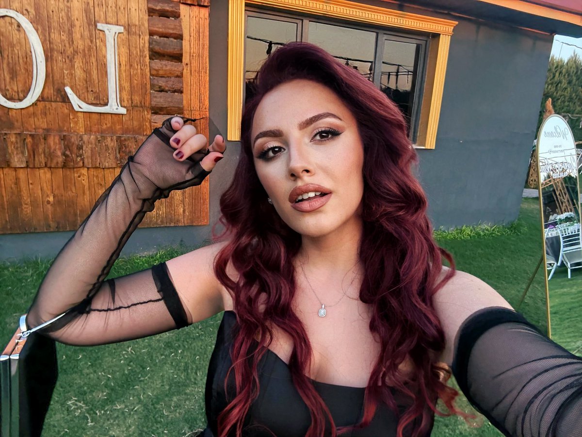 ECE (@ecenurak) on Twitter photo 