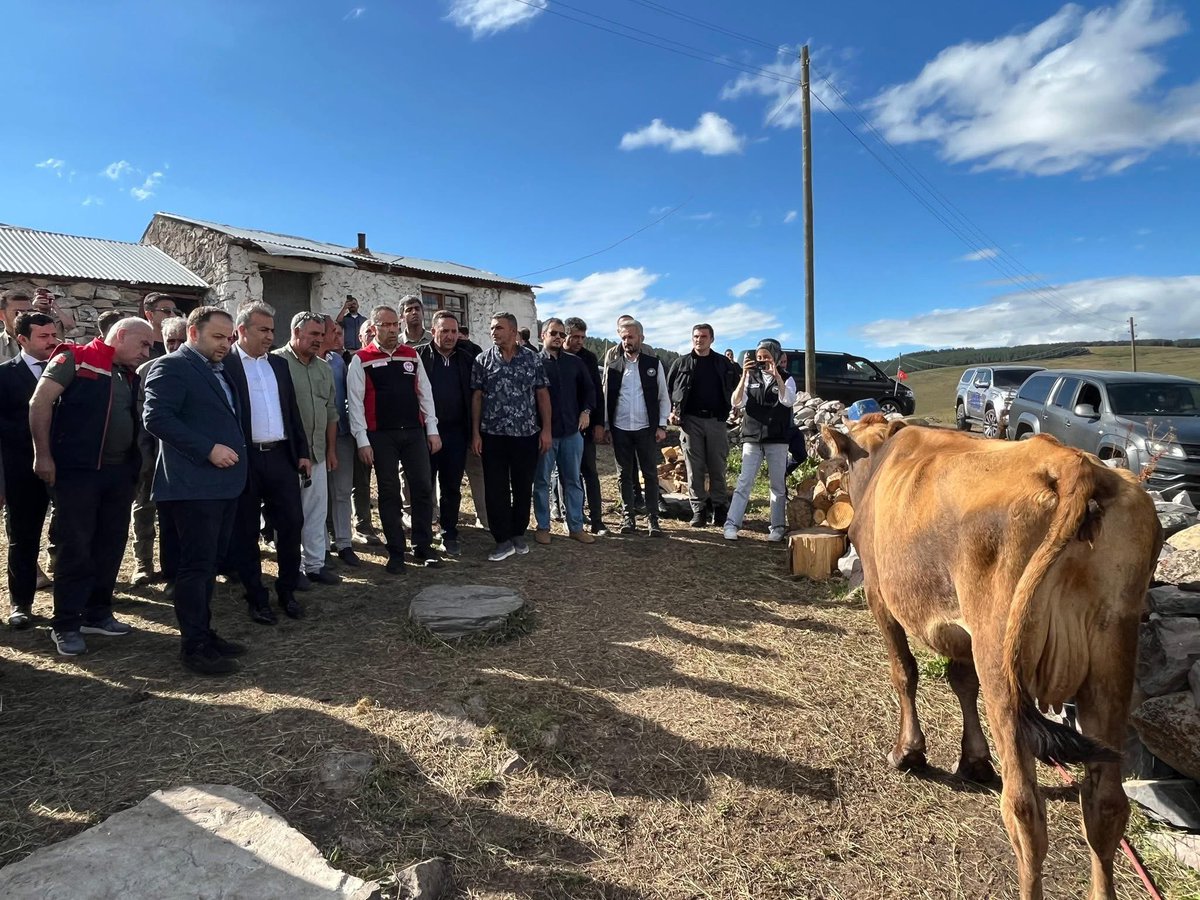 📍 GÖLE/ KAYALTI KÖYÜ- ÇAKIRÜZÜM KÖYÜ 

▪️ Tarım ve Orman Bakan Yardımcımız Sayın Ahmet Gümen, Valimiz Sayın Hayrettin Çiçek, Hayvancılık Genel Müdürümüz Salih Çelik ve Hayvancılık Birliklerimizle Köylerimizi Ziyaret Ettik.

▪️ Şap Hastalığıyla Mücadele Kapsamında, Sahada Yapılan