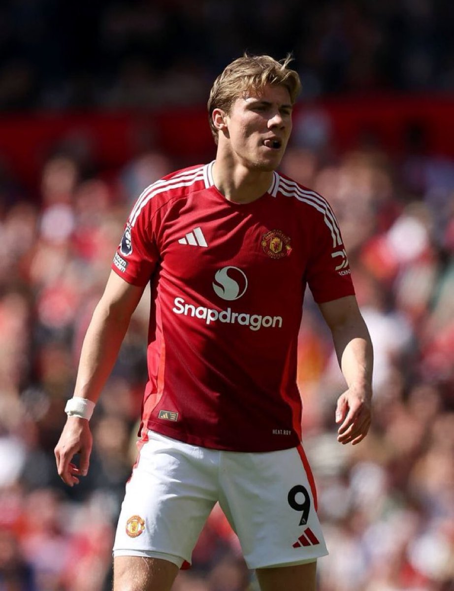 StretfordEndx's tweet photo. 🚨🇩🇰BREAKING

Rasmus Højlund is now OPEN to joining AC Milan. #MUFC [@samuelluckhurst] https://t.co/MZgztuCiTF