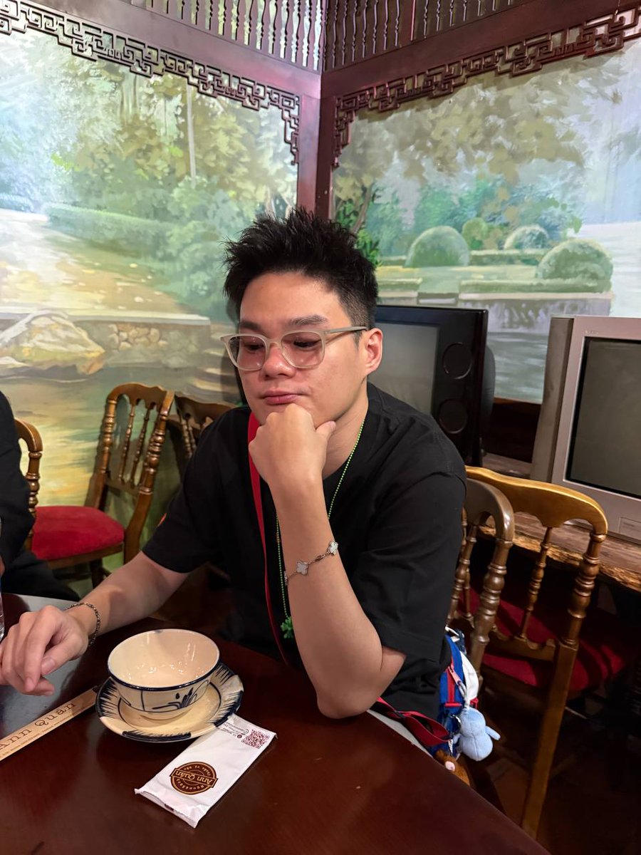 POV: <a href="/pukerrainbrow/">Pukerainbow 🤮🌈</a> isn't around to chill with me ☹️

Still in HCMC tho, anyone up for a quick meet before I fly off tomorrow?