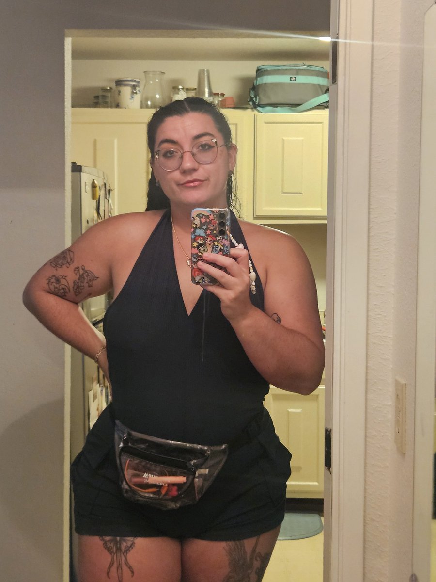 Ang4luv's tweet photo. Concert fit ! @russdiemon #russ #intothewildtour #ootd https://t.co/Shku9FZVnu