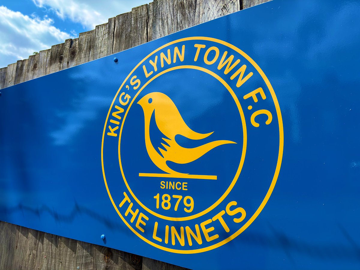 official_ScottH's tweet image. 🎙️ I’m talking to @adamgreen30 on @BBCShropshire right now. Reflecting on a point for @telfordutd at the weekend. The opening day against a side fancied for promotion can’t be bad? Things to work on but at time they looked fairly solid and robust defensively coping with danger.