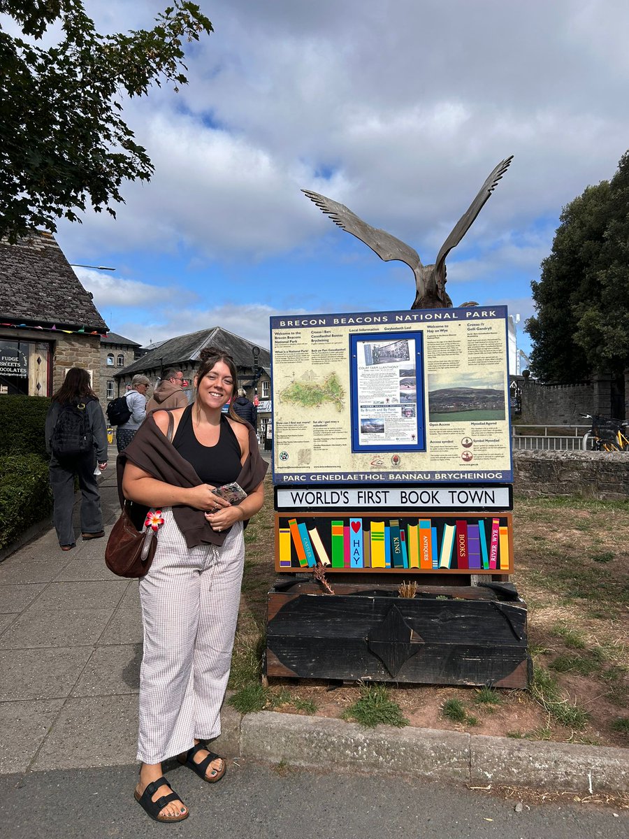 I haven't posted on here in a while! Life has been a bit up and down. We lost of beautiful Rolo so ive been trying to keep as busy as possible! Still been reading just not as much!📚🩷🫶🏼