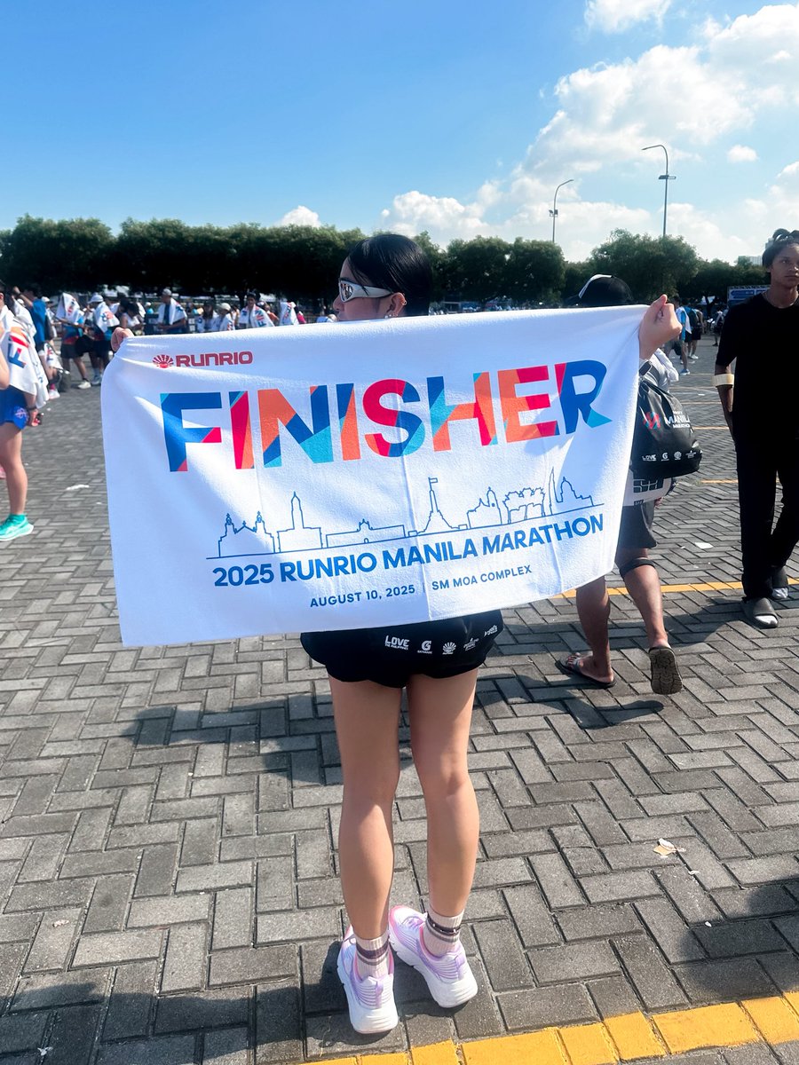 MariaAglipay's tweet photo. tired but alive: a privilege to be exhausted to pursue a challenge of your choosing.

half-marathon newbie just passing through.  🏅🏃🏻‍♀️🍃
#GalaxyManilaMarathon #Runrio https://t.co/JYFGcR8YfO