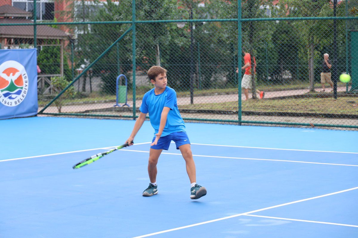 Türkiye Tenis Federasyonu ve Arhavi Belediyesi himayesinde, Arhavi Belediyesi Kültür Spor Kulübü organizasyonuyla düzenlenen Ciha Cup Tenis Turnuvası 12 Yaş Yaz Kupası Türkiye Serisi Arhavi’de başladı.

hopam.com/icerikdetay.ph…