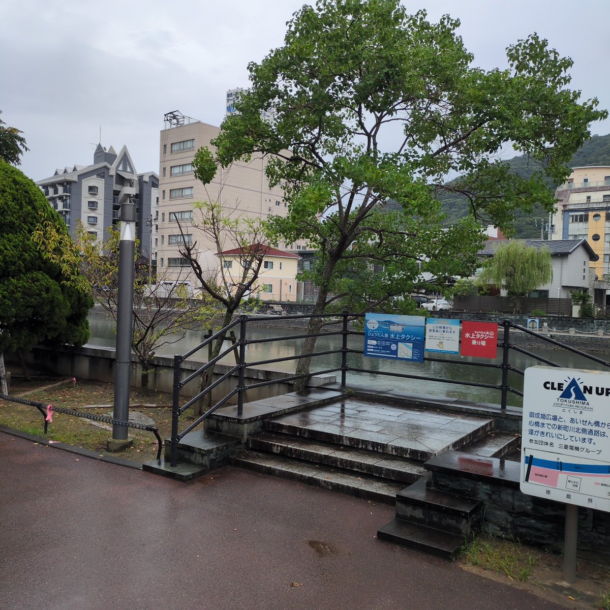 さてさて、本日から徳島ホルスタインクラブ連出陣です！
あいにくの雨ですが、本番までには止むでしょう😅
九州の方は大変ですが、くれぐれもお気をつけ下さい。
今年も精一杯盆踊りでお祭りさせていただきます！