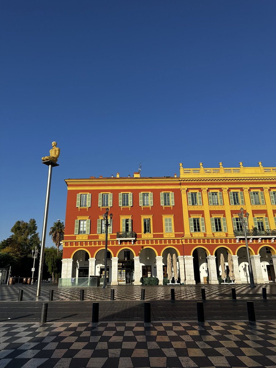 Kristoufff1's tweet photo. Belle journée 🤩 et excellente semaine 🙏🏻
Nissa La Bella 💙
#OGNice, #Nice06, #ILoveNice https://t.co/gqE6izahwU