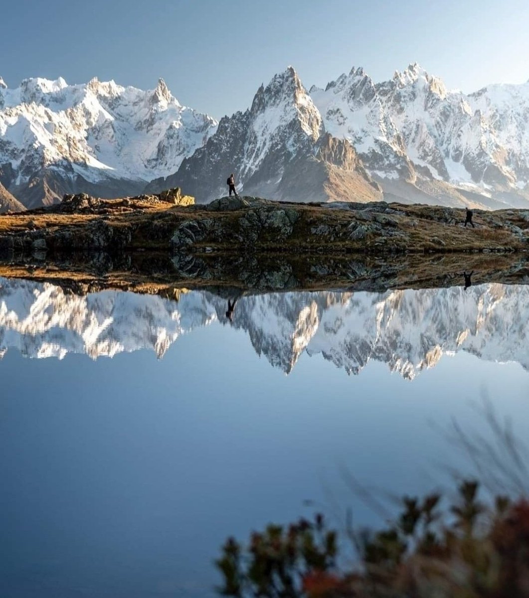"Enseigne-nous le silence,
la maîtrise de l'âme et du corps.
Ni dedans, ni dehors,
que le bruit
n'empêche en nous l'esprit
d'écouter la Présence"

#Laudes
   #sainteClaire