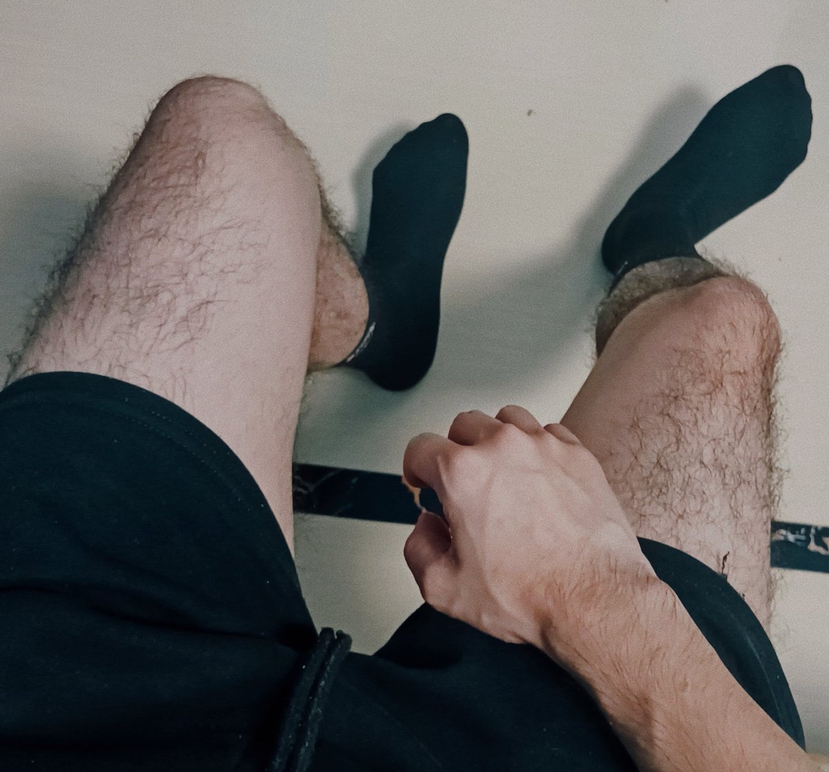 乖～跪下 #黑皮 #黑袜S  #黑袜臭脚 #黑袜粗口  #腿毛  #S