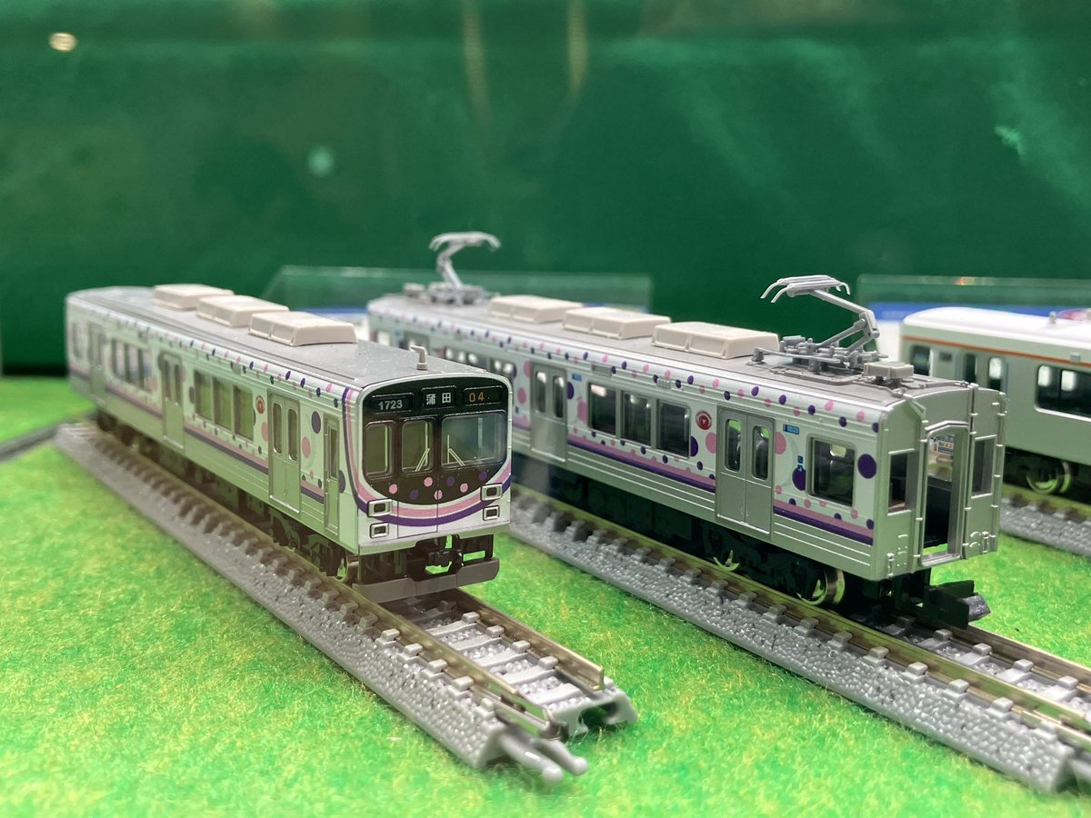 tkk103series's tweet photo. ＧＭブースにて…東急車各種試作品。
8500系8614F『伊豆のなつ号』はデハ8700形に不緩解表示灯を再現するとの事。
6020系50番台は既存製品のバリエーション展開と言った感があります🤔
#JAM_convention #東急　#Model_Greenmax #東急8500系　#東急1000系　#東急9000系　#東急6020系 https://t.co/PLNlzTWXiF