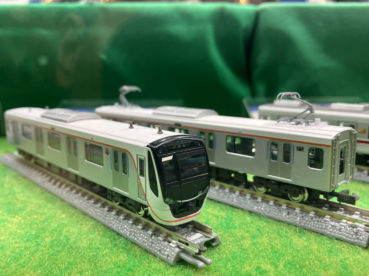 tkk103series's tweet photo. ＧＭブースにて…東急車各種試作品。
8500系8614F『伊豆のなつ号』はデハ8700形に不緩解表示灯を再現するとの事。
6020系50番台は既存製品のバリエーション展開と言った感があります🤔
#JAM_convention #東急　#Model_Greenmax #東急8500系　#東急1000系　#東急9000系　#東急6020系 https://t.co/PLNlzTWXiF