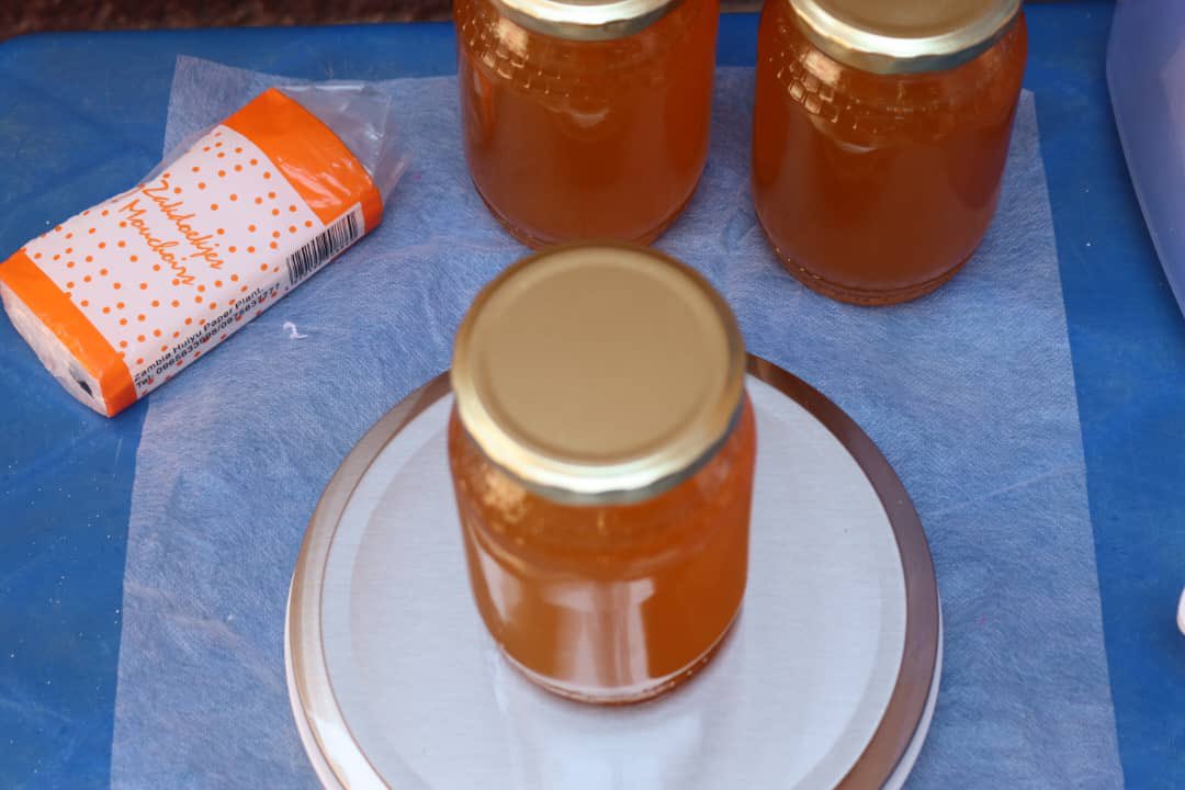 MutabaziMichae1's tweet photo. 🍯🇨🇩Miel pur, récolté directement des ruches locales.
Renforcez vos défenses naturelles avec un miel 100% bio." au goût unique
Savourez la douceur de la nature
Miel pur naturel, directement des ruches à votre table. 
@leParrainRDC @Gates_Aganze @mbuyi_don @kakese_leon https://t.co/XdNoq5f5lS