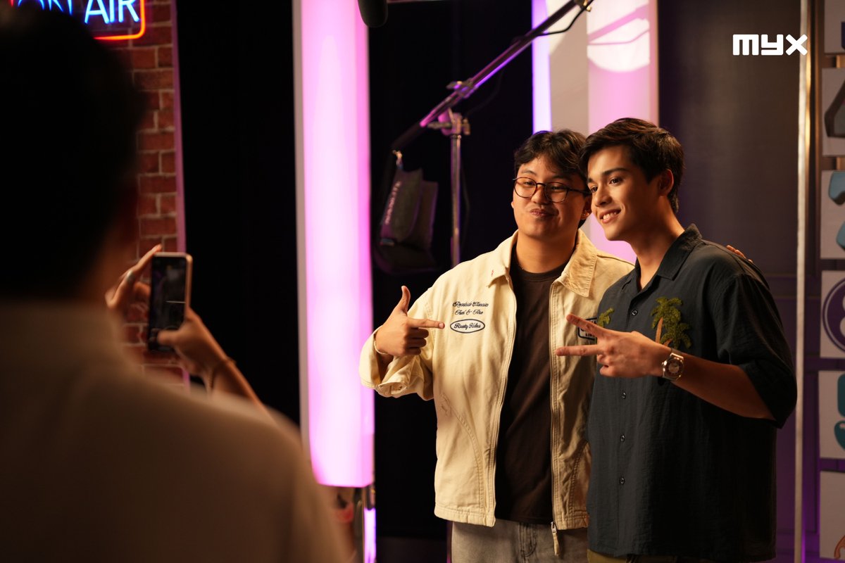 myxglobal's tweet photo. If you haven’t seen today’s MYX Daily Top 10… wyd? 😎

Join VJ Robbie and our special guest @amielsol2 for your daily music fix.

Watch and subscribe on MYX's Youtube! Link in the comments. 🔗

#MYX #MYXDailyTop10 #VJRobbie #AmielSol https://t.co/2nWDrecJD6