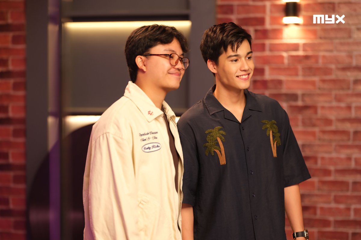 myxglobal's tweet photo. If you haven’t seen today’s MYX Daily Top 10… wyd? 😎

Join VJ Robbie and our special guest @amielsol2 for your daily music fix.

Watch and subscribe on MYX's Youtube! Link in the comments. 🔗

#MYX #MYXDailyTop10 #VJRobbie #AmielSol https://t.co/2nWDrecJD6