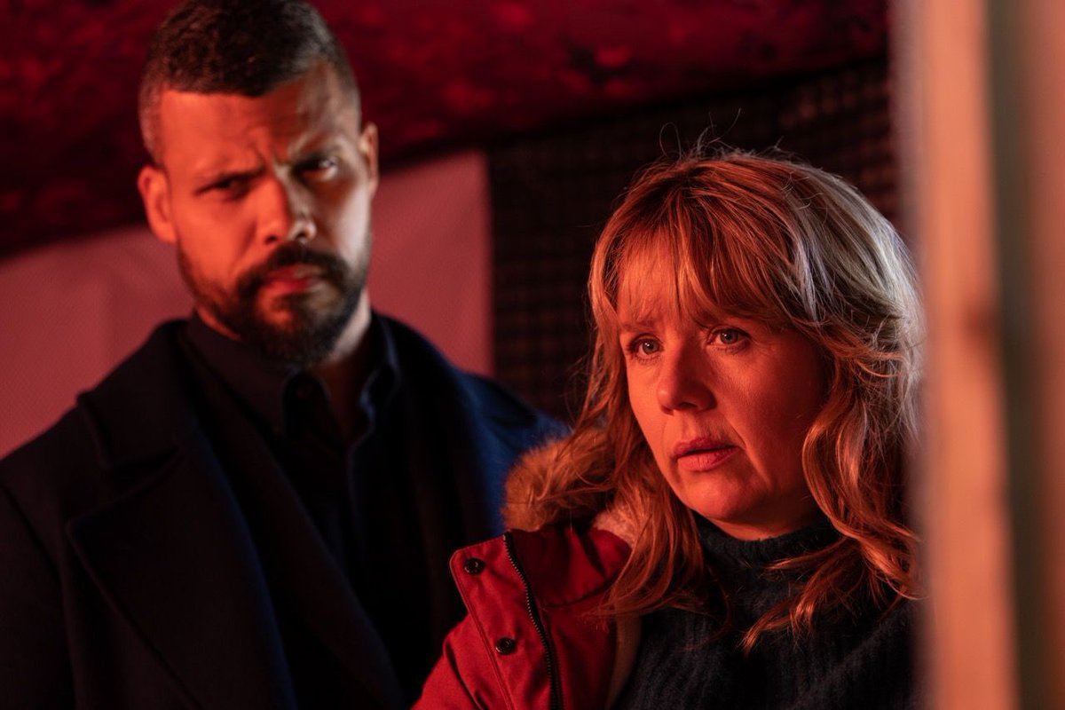 Tune in to BBC Radio Northampton from 10am today to catch the fantastic #WhitstablePearl author and producer #JulieWassmer chat with Bernie Keith on the brilliant third series 

Series 3 and Series 1 – 3 #BoxSet on DVD and digital now #AcornDVD

buff.ly/GkoIiBe