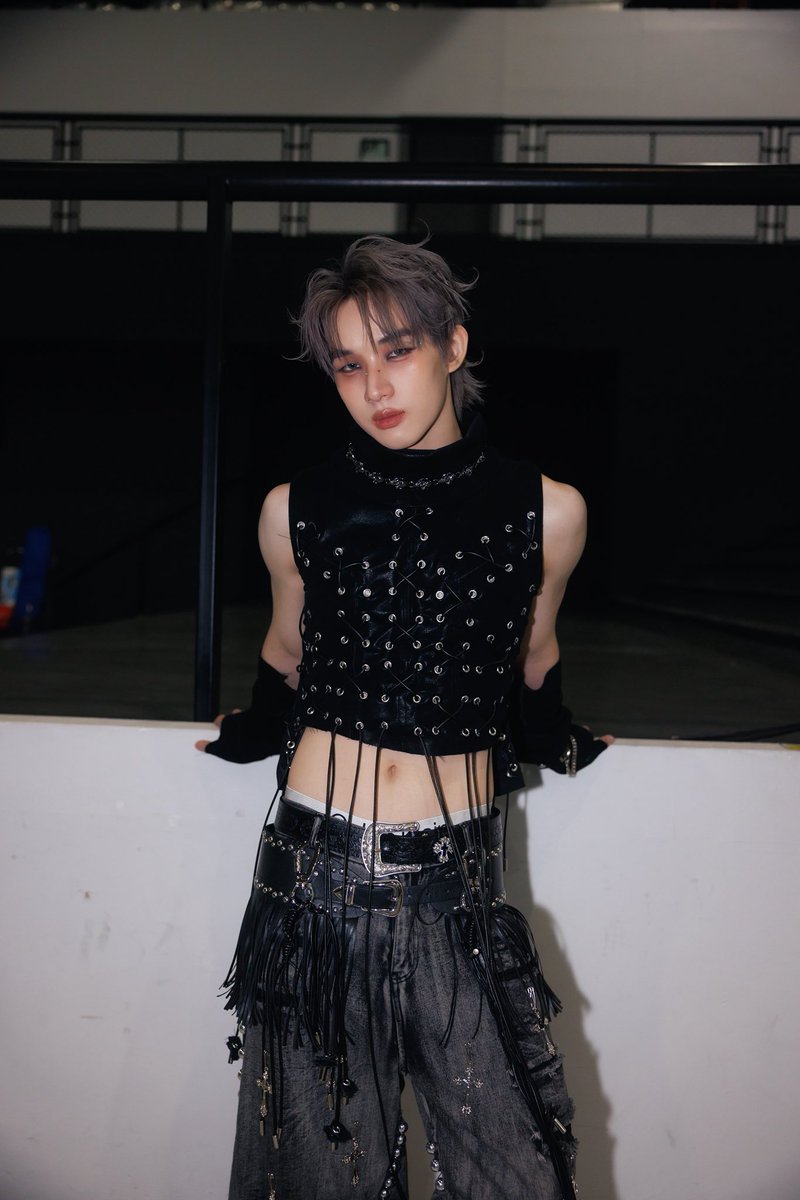 LYKNofficial's tweet photo. HONG as Special Guest at WILLIAM EST WE MAGNETIC FANCON ❤️💙

ขอบคุณพี่เอสที่ชวนฮงไป 'คุมเกม' ใน William Est WE Magnetic FANCON DAY 1 นะครับ 🧲🥰

#WilliamEstFancon
#est_rvp
#Hongshihoshi
#GMMTV https://t.co/RbDfS1ASxv