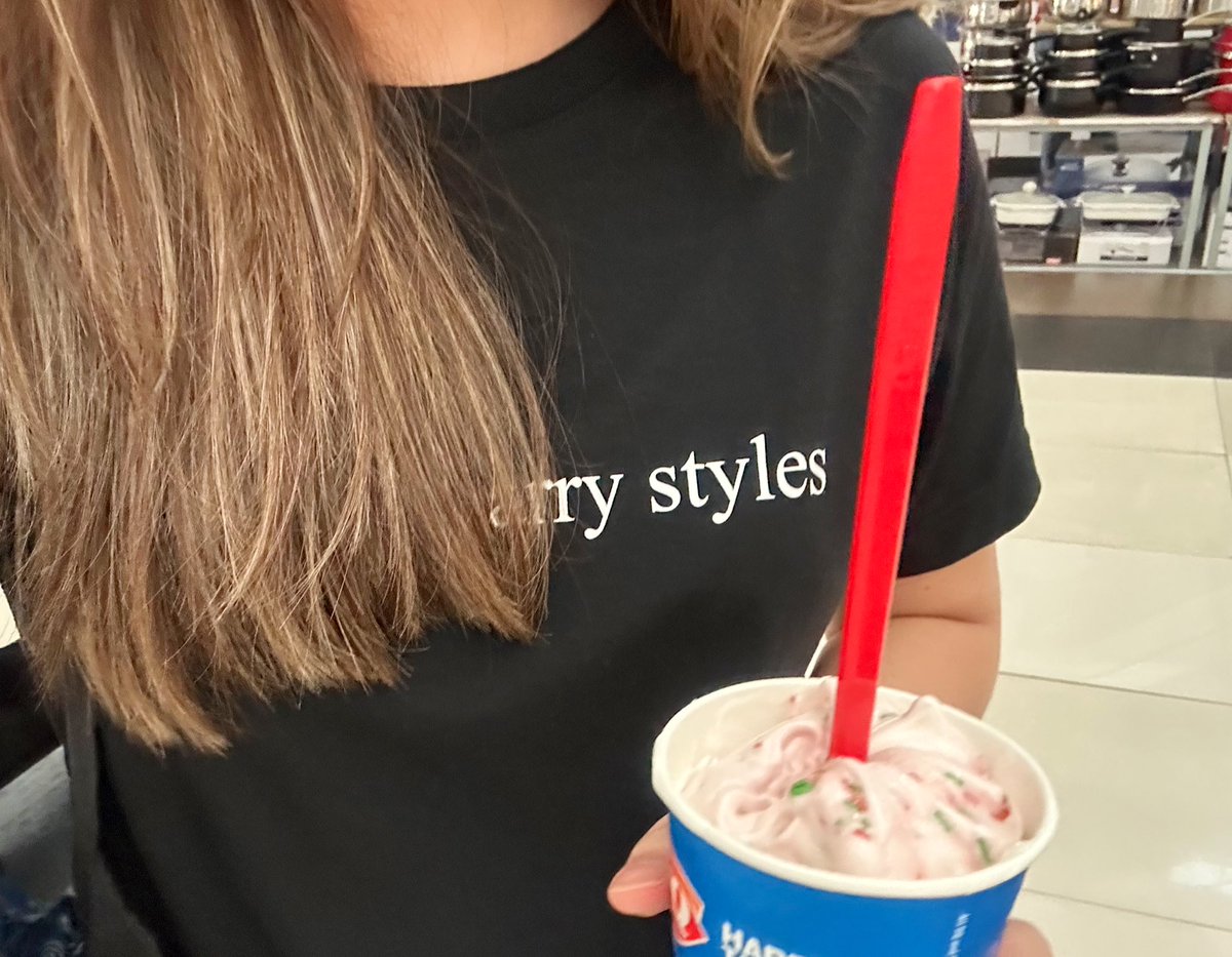 themariescript's tweet image. hello, I’m Marie!

💌
⤿ i’m new here 
⤿ she/her | '99 | libra 
⤿ i love: food, autumn, taking photos, traveling, writing &amp;amp; reading books
⤿ current faves: seven year slip, tuesdays with morrie and THG(!!!)

♡/↻ &amp;amp; follow = mutuals

[ #booktwt #archivetwt #writetwt #lifetwt ]