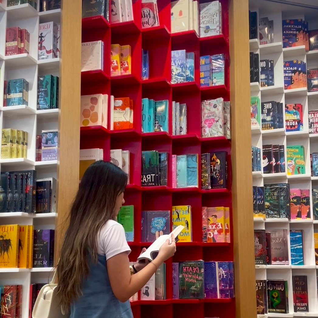 themariescript's tweet image. hello, I’m Marie!

💌
⤿ i’m new here 
⤿ she/her | '99 | libra 
⤿ i love: food, autumn, taking photos, traveling, writing &amp;amp; reading books
⤿ current faves: seven year slip, tuesdays with morrie and THG(!!!)

♡/↻ &amp;amp; follow = mutuals

[ #booktwt #archivetwt #writetwt #lifetwt ]