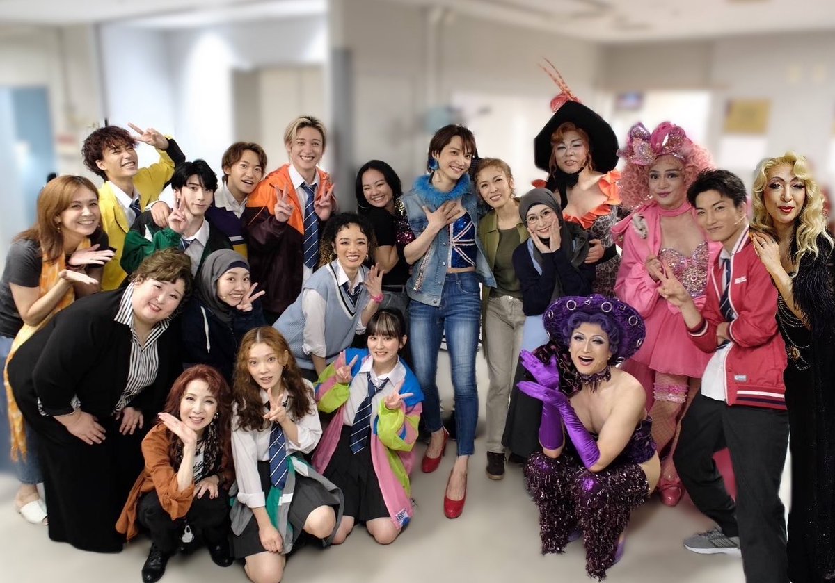 ジェイミー大千穐楽🙌🙌
沢山の応援本当にありがとうございました！

優しくて愛しくてあったかい大好きなカンパニー😭
裏で大号泣でした笑

ファティマ、みんな！
また会おうね🫶

GO！！！JAMIE！！！👠💎

#ジェイミーミュージカル　#GoJamie