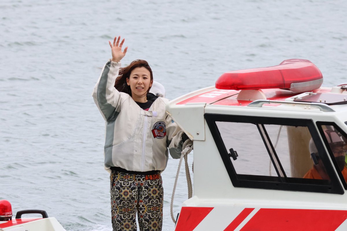 女子ボートレーサー 鎌倉涼 直筆サイン入り2L写真c