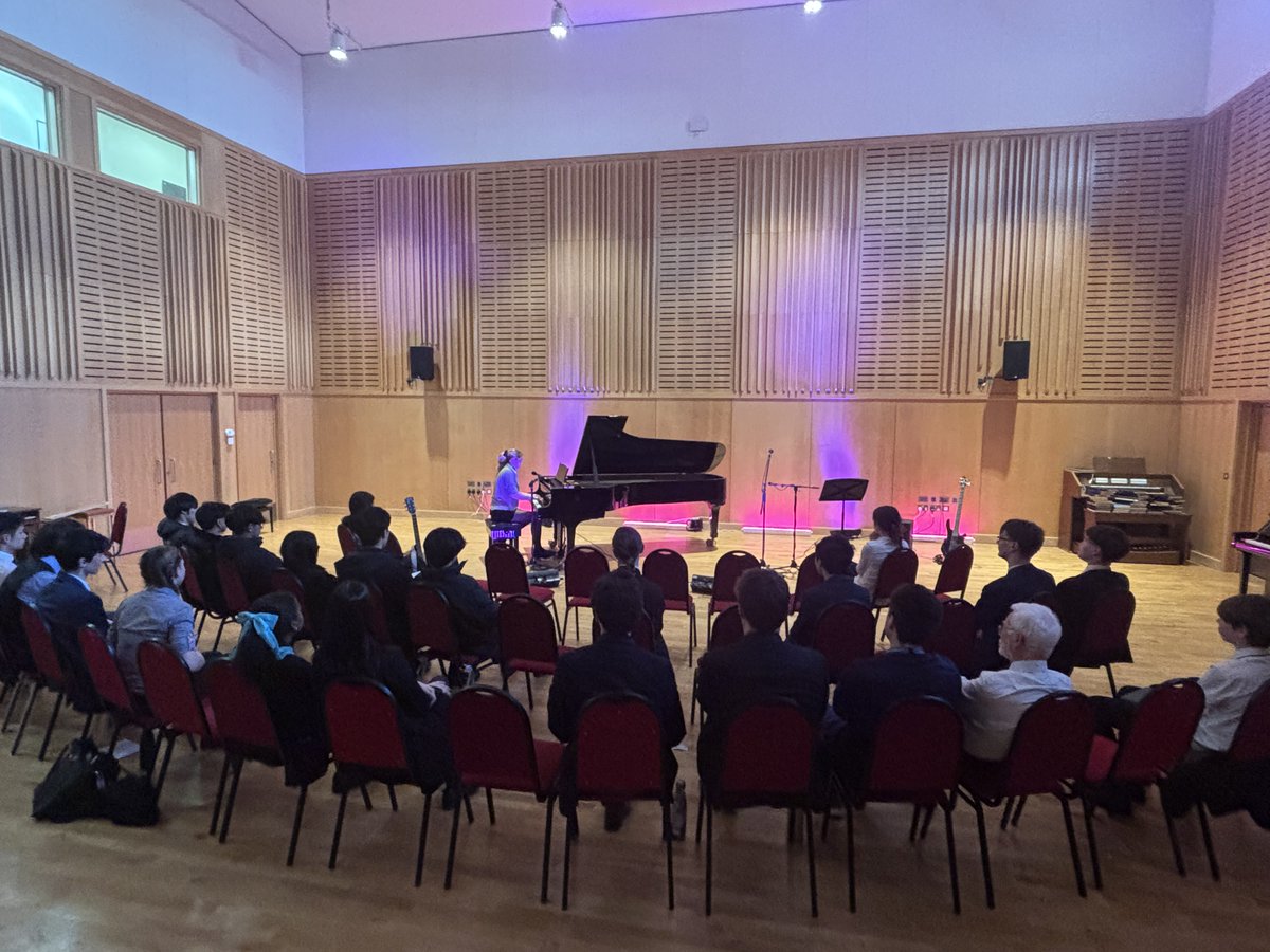4️⃣ Another highlight of this academic year was the Troubadour Session. 🎷Organised by Mr Pettitt, a fantastic opportunity for students to showcase individual performances or small ensemble work. A great variety of repertoire, well done everyone! 🌟
#trinitycroydon