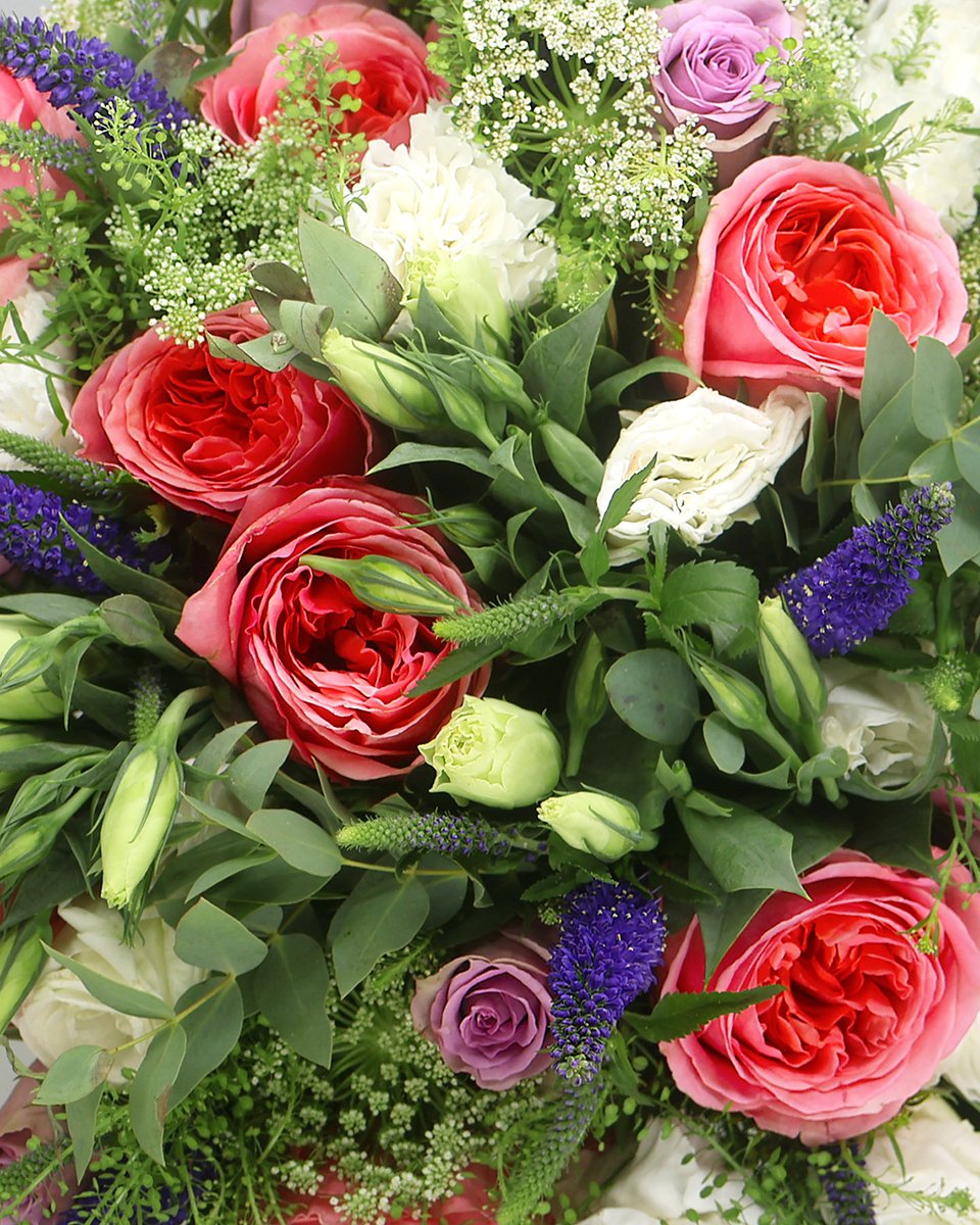 Our lovely Lilac &amp; Peony Rose bouquet features Pink Garden Roses, Lilac Roses, White Lisianthus, and Blue Veronica. It's a perfect treat to start the week!
bit.ly/3UbV7FD