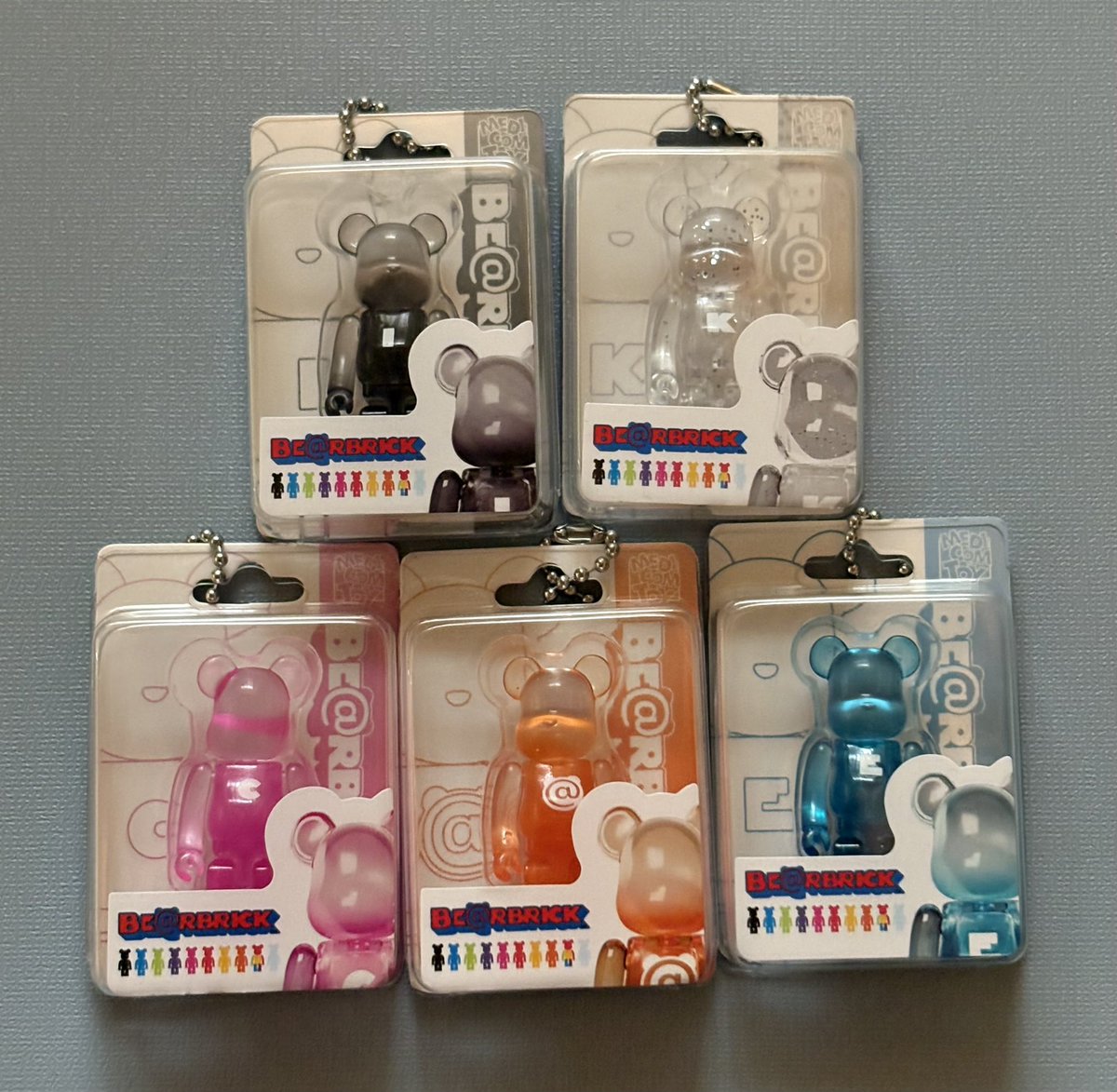 ブルー出るまでやってみた🤭被らなくて良かった。みんなかわいい🥰

なんか違和感…と思ったらピンクの子が後ろ向いてる😳