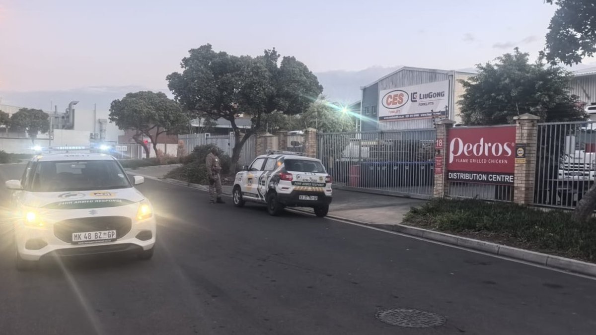 Fidelity_Secure's tweet photo. Well done to our officer for his vigilance in catching a vagrant who was trying to go in near Kunene Circle in Table View. We have a zero-tolerance approach to crime and will always do our best to keep you safe.
#FidelityADT #TableView #FidelityHeroes #FidelityServicesGroup https://t.co/CZMAfvpNsa
