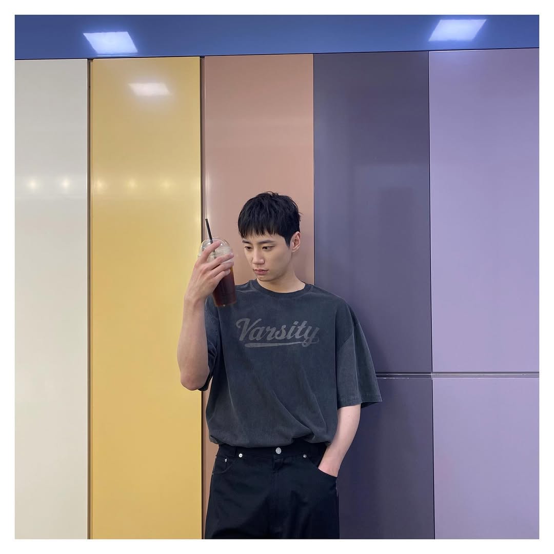 ATM260's tweet photo. 너의밤이되어줄게 재밌었음
특히 이준영 얼굴이 재밌었음 넘 귀엽잘생김 https://t.co/U4k3SfAaUk
