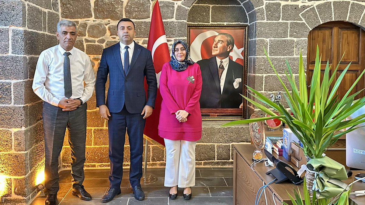 Sayın Kaymakamımız Hasan AKBULUT Elaziğ İli Keban ilçesi Kaymakamlık yaptığı süreçte görev yapan Yazi İşleri Müdürü Aylin KÖKÇİN ile Samet BAYIR hayırlı olsun ziyaretinde bulundular.

<a href="/hasanakbulut24/">Hasan Akbulut</a>