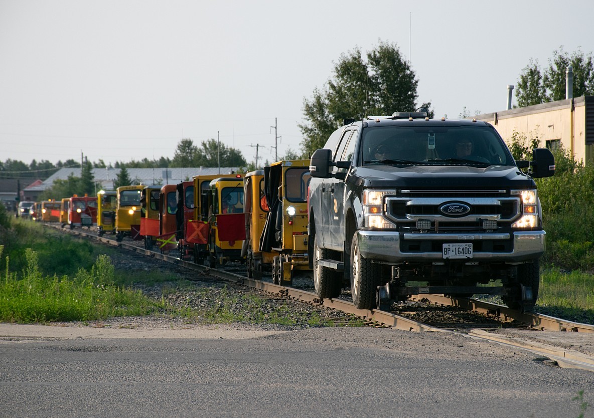 onrgallery's tweet photo. The Fraserdale bound NARCOA Expedition awaits some crossing protection from ONR Staffers at one of the busiest crossings in Cochrane these days August 6, 2025. #narcoa #motorcars #railwayhistory #ontarionorthland #keephistoryalive https://t.co/eP9Y0VHjUu