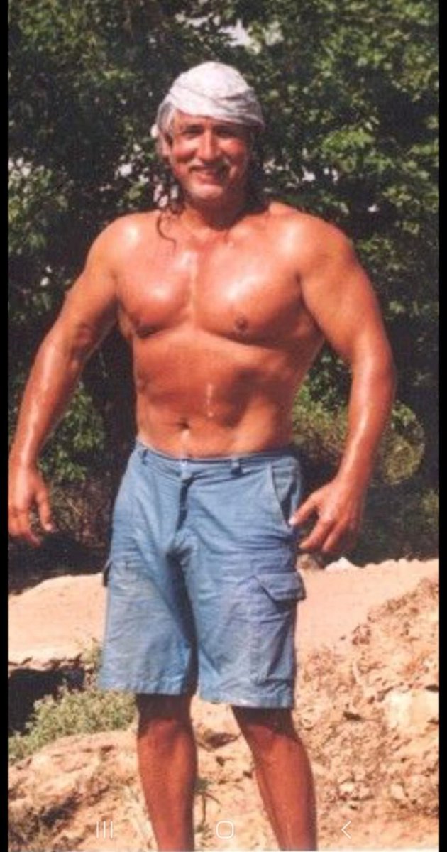tengridagli's tweet photo. Şener Hocamızın bu fotoğrafı ise 1999 yılında 17 Ağustos'tan önce Simav Dağı'nda ve Bozdağ'larda çalışma yaparken çekilmiş. Gerçekten yerinde fotoğraf. 
#deprem @ProfDrUsumezsoy  Şener Üşümezsoy https://t.co/sX2eDYKeBp