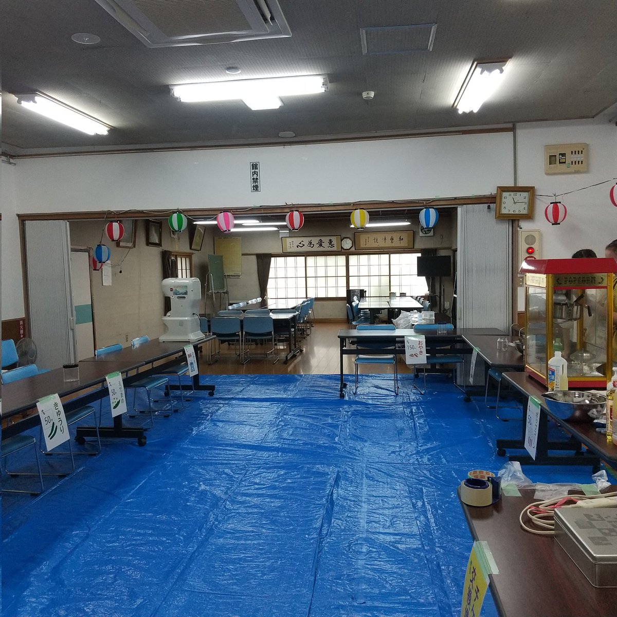 coccoro2021's tweet photo. 今年の町内夏祭りは、公民館メインで初開催！
予想された大雨に備え、焼き物は屋外テントで工夫。
当日は大雨にも関わらず予想以上の来場者で大盛況🎉
笑顔あふれる楽しい一日になりました！

#学びのこっころ #草木のこっころ #夏祭り #町内イベント #雨でも開催 #公民館 #焼きそば #地域の絆 https://t.co/DHhdu59k6P