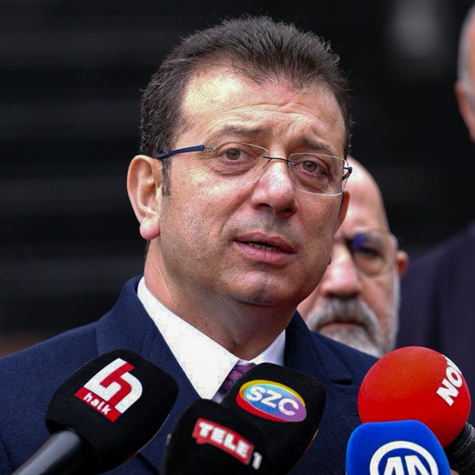 Ekrem İmamoğlu: "Güzel dil Kürtçenin inkar edildiğini ve hor görüldüğünü de yaşadık.

Kürtçe öğrenmeye gayret gösteriyorum, tarihi bir sorumluluğumuz var."