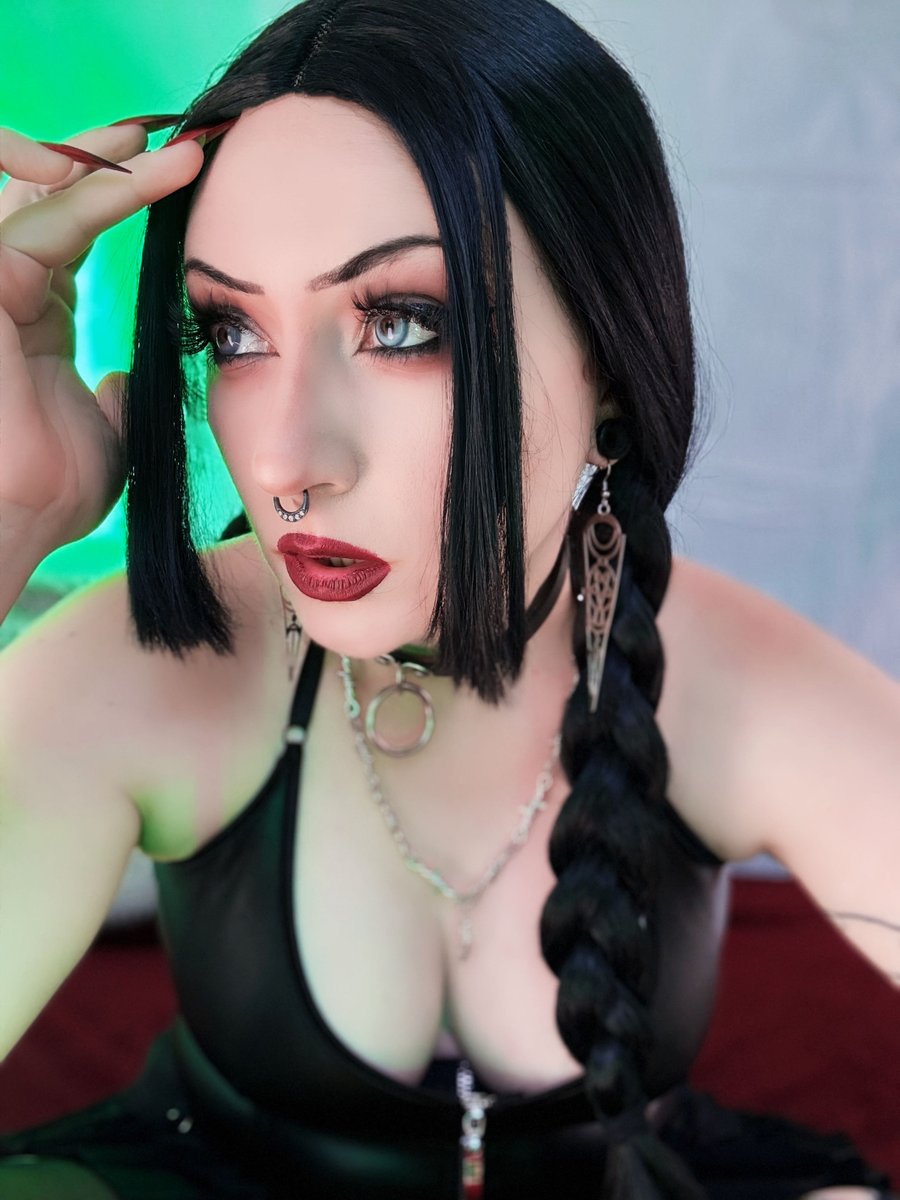 She might curse you… or keep you. 🖤✨
Which would you choose? 👀