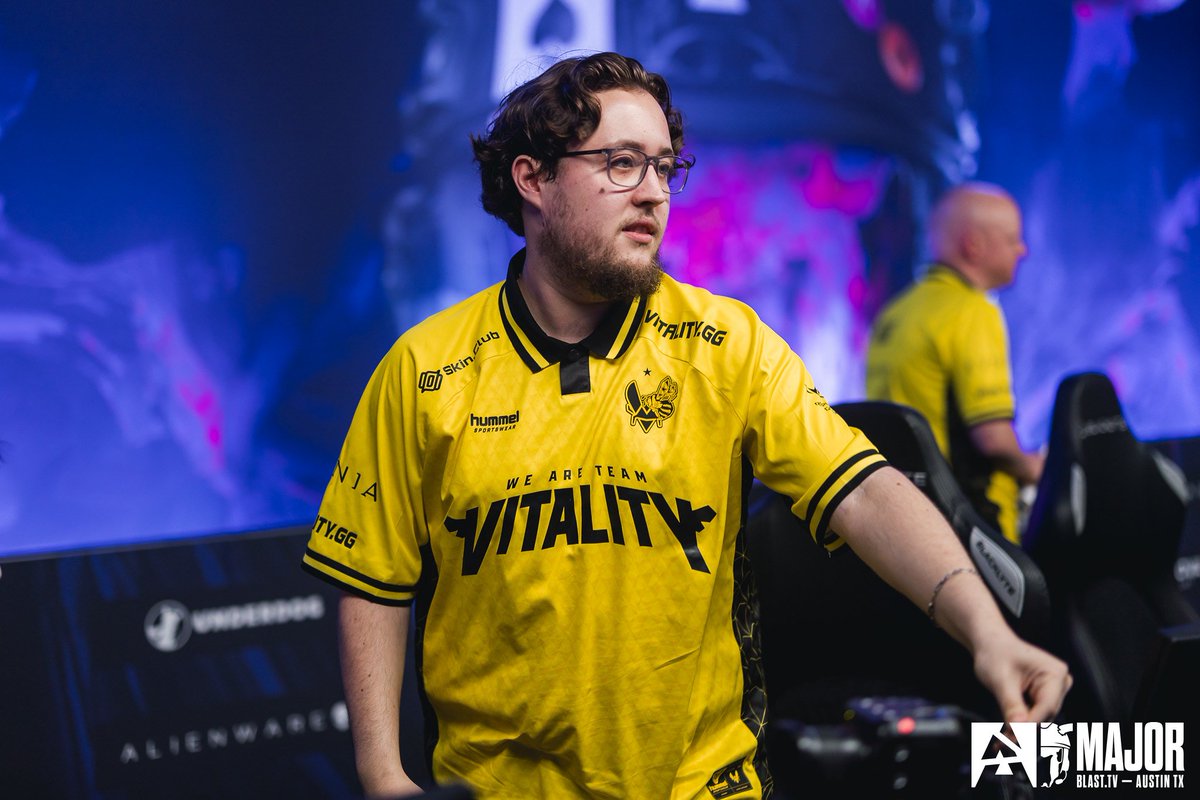 malekCSGO's tweet photo. Tarik a propos de Zywoo :

j'ai vue cette merde sur twitter, les gens comparent s1mple et zywoo pour dire que zywoo n'a pas d'aura, de charisme, alors que s1mple oui.

c'est tellement cringe, il est tellement talentueux et il est tellement humble pour son niveau de performance. ce frere a 0 égo il ne se plaint jamais et il est tellement fort depuis tant d'années. c'est cool pour s1mple d'etre charismatique et le avoir le role du vilain, il trashtalk etc. mais je pense que c'est impressionnant que zywoo agisse de cette maniere alors alors qu'il est trop fort.

zywoo est simplement un mec chill alors que c'est un crack dans son domaine. ça c'est de L'AURA