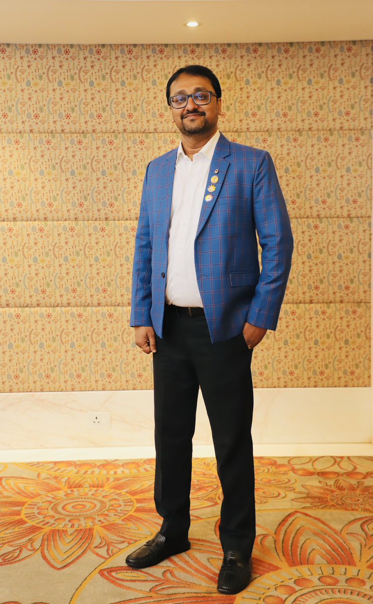 Sailesh59224746's tweet photo. यह सम्मान सिर्फ़ मेरा नहीं, पूरे Lions Club of Ranchi Global परिवार का है। 🙏
टीमवर्क और सेवा भावना से ही हम आगे बढ़ रहे हैं — सफ़र जारी है, मंज़िल और बड़ी है। ✨💪

#गर्वकेपल #LionsClub #FJCCI #Motivation
@lionsclubs @LionsClubsIndia https://t.co/L0w6uLQBks