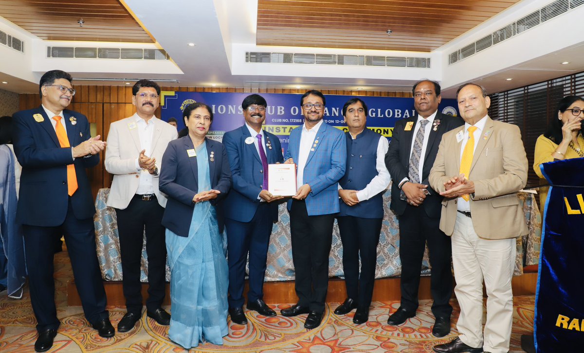 Sailesh59224746's tweet photo. यह सम्मान सिर्फ़ मेरा नहीं, पूरे Lions Club of Ranchi Global परिवार का है। 🙏
टीमवर्क और सेवा भावना से ही हम आगे बढ़ रहे हैं — सफ़र जारी है, मंज़िल और बड़ी है। ✨💪

#गर्वकेपल #LionsClub #FJCCI #Motivation
@lionsclubs @LionsClubsIndia https://t.co/L0w6uLQBks