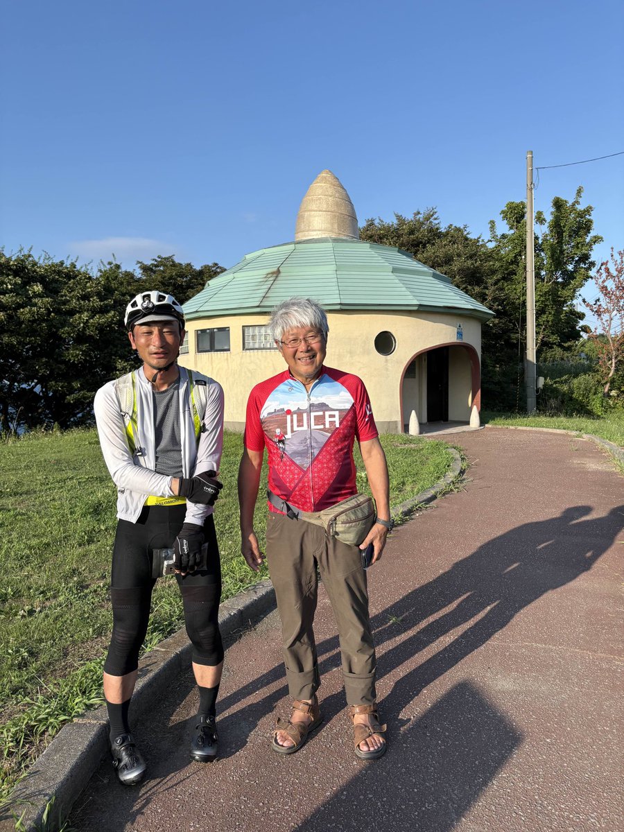 juca_raa's tweet photo. 本多代表とパチリの図😆
#RAA2025 #青森一周ライド #ウルトラサイクリング https://t.co/WKldOVTL9Z