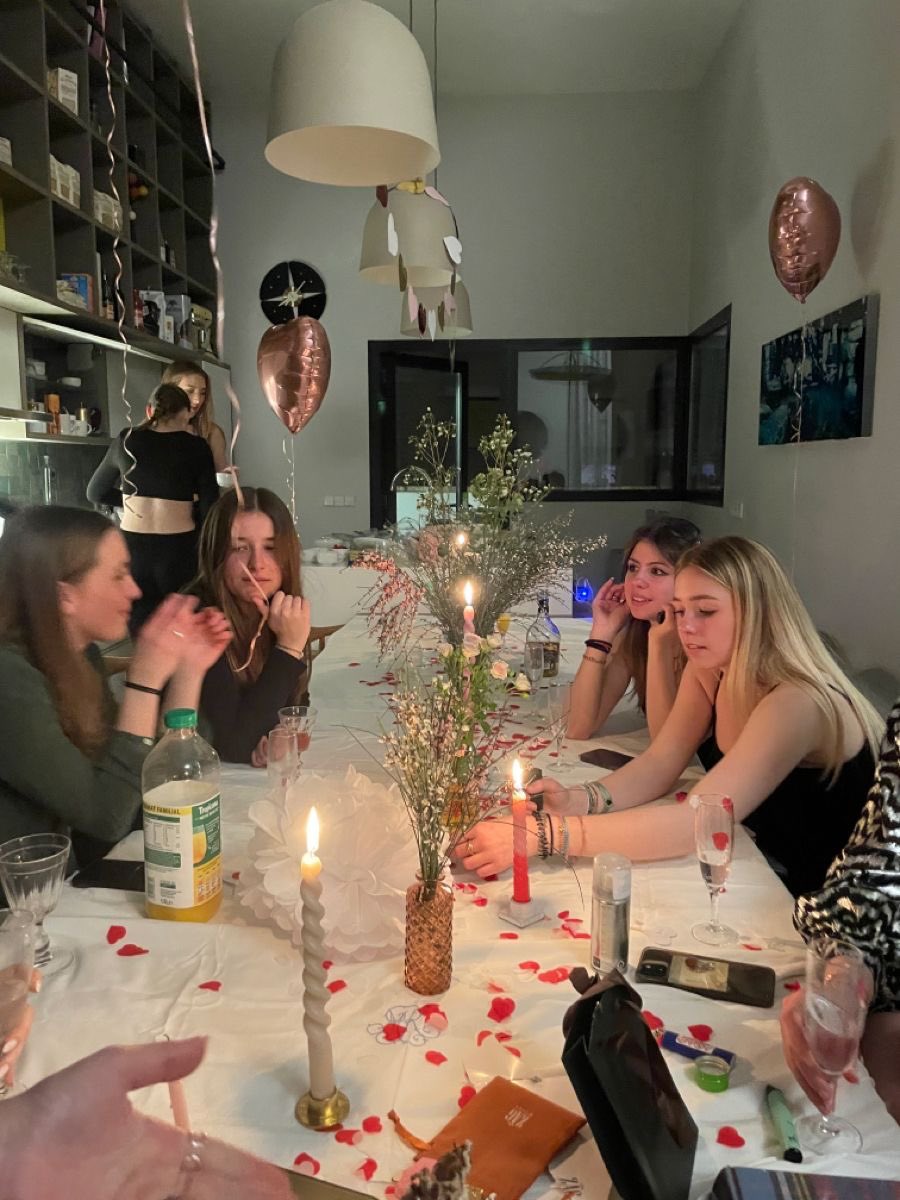 Darling80000's tweet photo. The birthday 🎂 party 🎈 was so good 🎁💕🎉🍾😍🎊🍾🍾 https://t.co/85UBPGJfkd