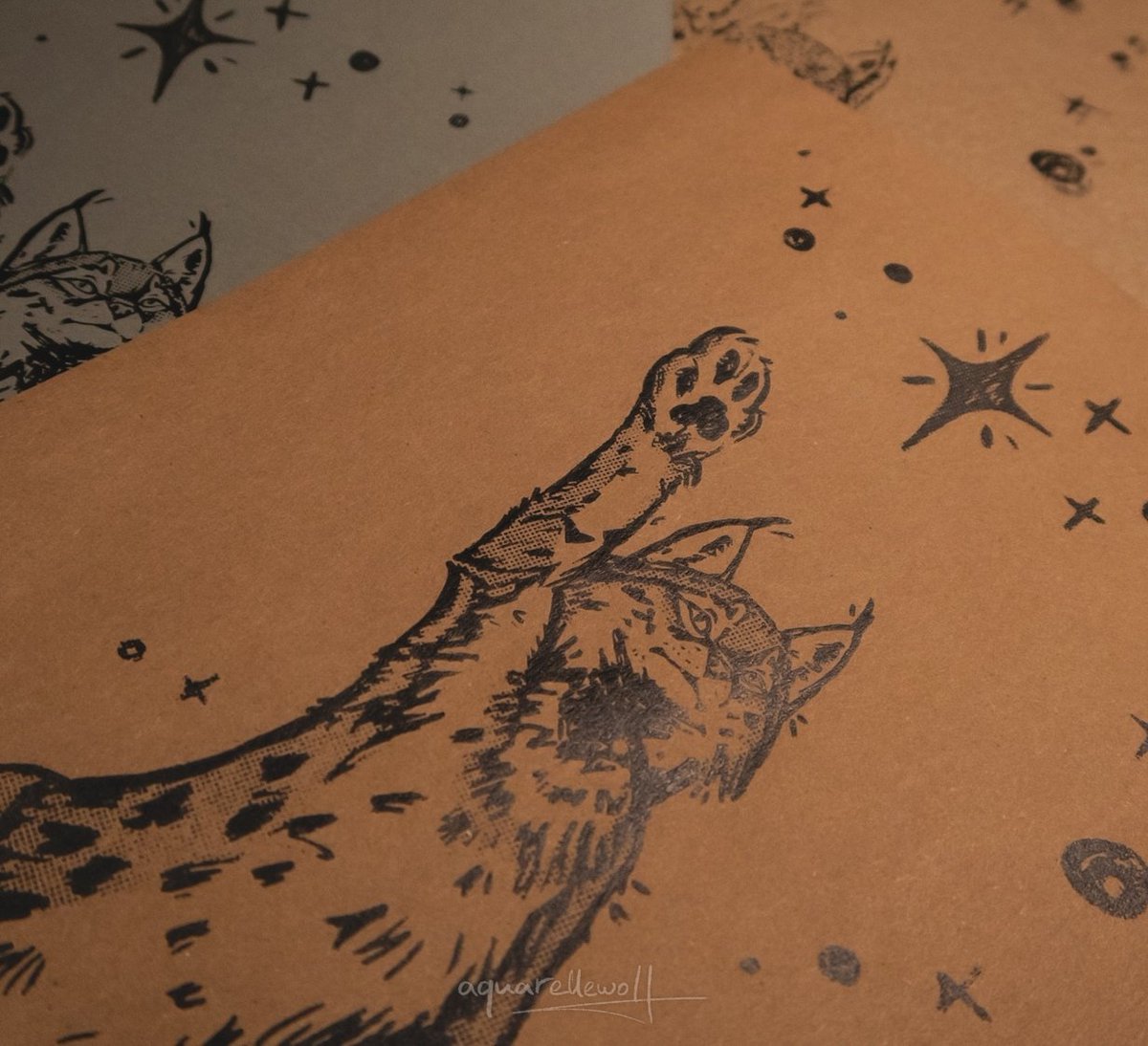 aquarellewolf's tweet photo. Print Lynx and Stars. 
Screen printing.

#aquarellewolf #aesthetic #artist #art #lynx #lynxart #screenprinting #художник #шелкография #рысь #print https://t.co/3zBJZuojrt