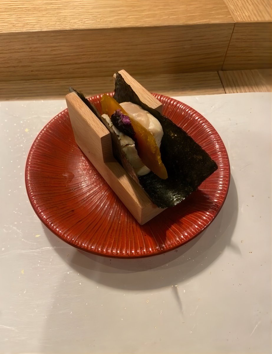 kanpaikiyanon's tweet photo. 【錦糸町/焼き鳥メジャー】
雰囲気・味・接客・コスパ…全部最高な焼き鳥屋さん✨
レバーは絶妙な火入れでとろける美味しさ🤤
6980円コースは男性でもお腹いっぱいのボリューム！
焼き鳥はもちろん、臭みゼロのジビエやお刺身まで楽しめて大満足🍷
#錦糸町グルメ #焼き鳥 #ジビエ #東京グルメ https://t.co/OwSg0HtJbC