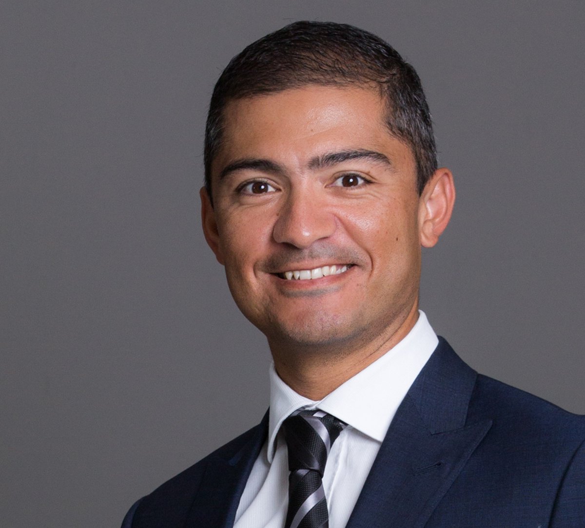 Moneyweb's tweet photo. South Africa's biggest JSE-listed property company #GrowthpointProperties, has announced #EstienneDeKlerk's appointment as Group CEO, effective from July 2026, while #JoséSnyders has been appointed Group CFO, effective from January. 

#MoneywebNews
https://t.co/g14sTPBwKy https://t.co/Tmdnq4cnUC