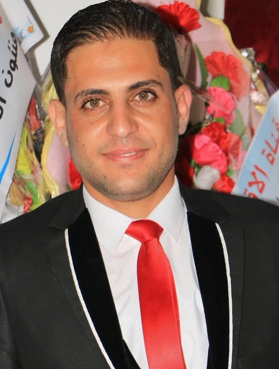 كان أديبا وصاحب كلمات منتقاة
كان رهيف الحس جم الأدب

الصديق الشهيد / محمد قريقع