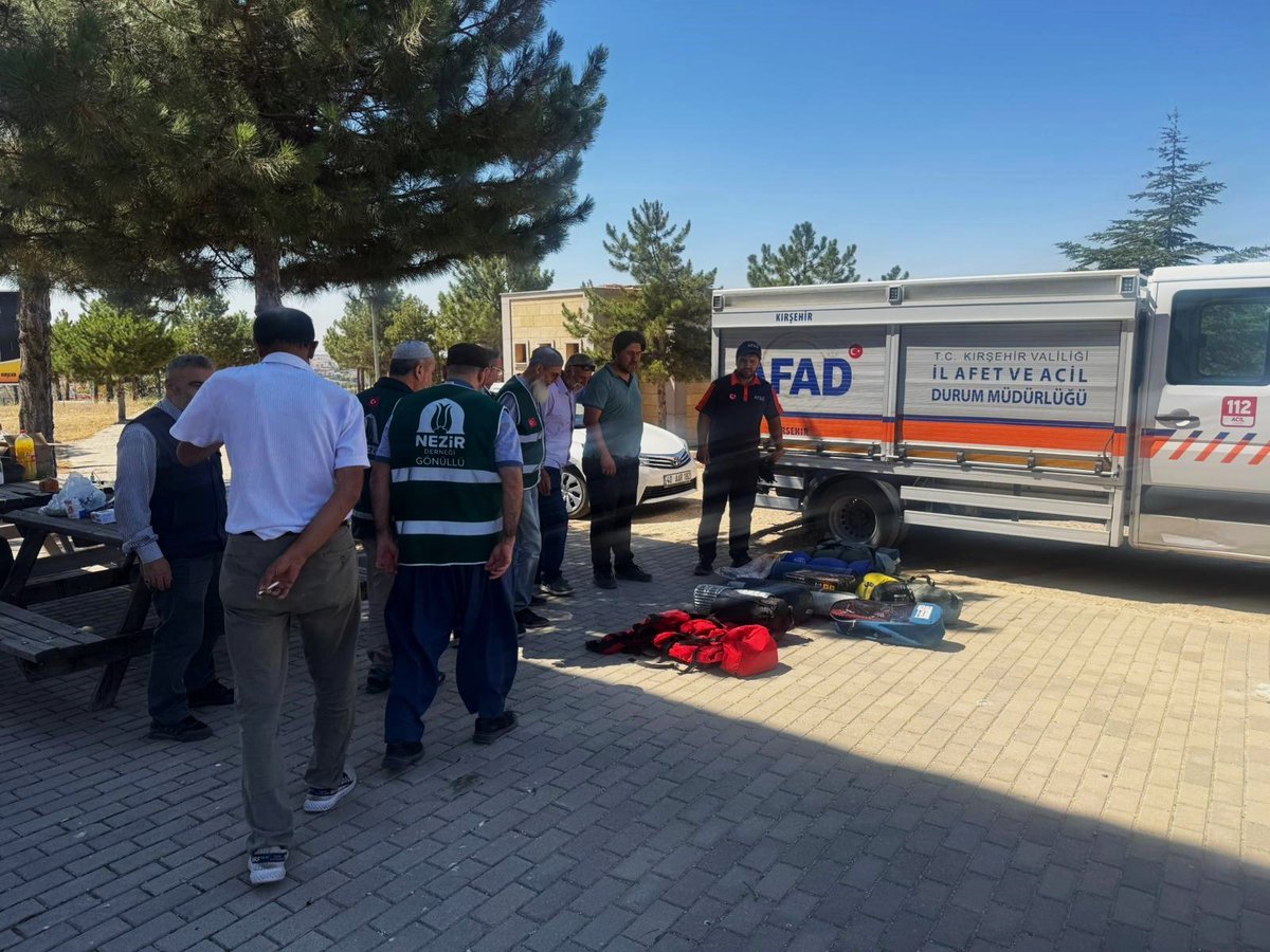 Kırşehir AFAD (@kirsehirafad) on Twitter photo 📍 Aşıkpaşa Tabiat Parkı
İl #AFAD Müdürlüğümüzce, akreditasyon süreci devam eden Nezir Derneği üyelerine “Temel Kampçılık Eğitimi” verildi.
<a href="/AFADBaskanlik/">AFAD</a> <a href="/KirsehirValilik/">Kırşehir Valiliği</a> <a href="/DemiryurekSefa/">Murat Sefa Demiryürek</a> <a href="/ugurolgun06/">Uğur OLGUN</a> 📍 Aşıkpaşa Tabiat Parkı
İl #AFAD Müdürlüğümüzce, akreditasyon süreci devam eden Nezir Derneği üyelerine “Temel Kampçılık Eğitimi” verildi.
<a href="/AFADBaskanlik/">AFAD</a> <a href="/KirsehirValilik/">Kırşehir Valiliği</a> <a href="/DemiryurekSefa/">Murat Sefa Demiryürek</a> <a href="/ugurolgun06/">Uğur OLGUN</a>