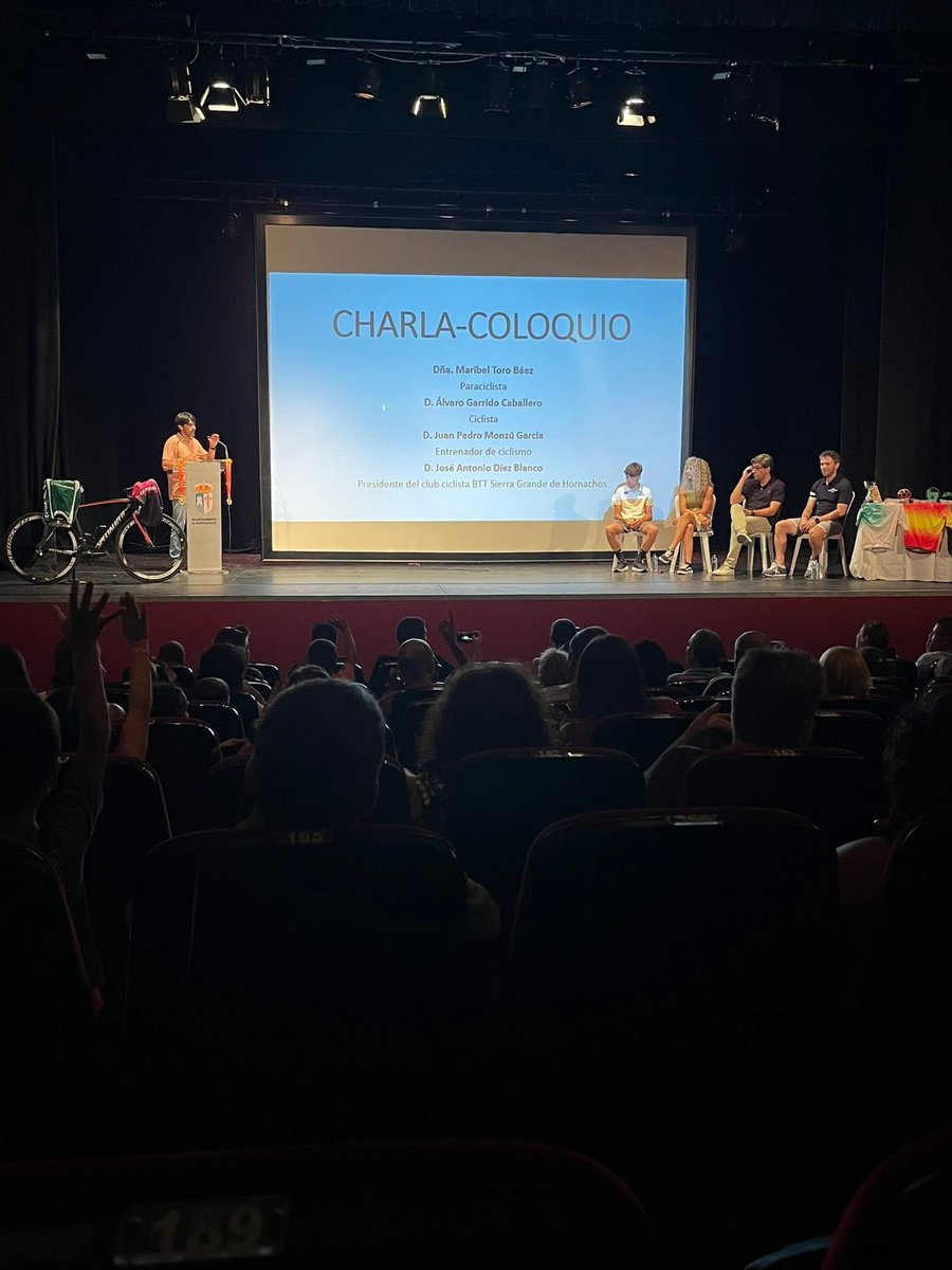 jbsayavera's tweet photo. Presentación de PACU “el zagal que da pealis i camina a escuela” 

Presentamos a PACU, una versión en estremeñu del cuento PACO, que junto a @PalmaChillon, Pablo Campos y Manuel Herrador habíamos presentado el año pasado. https://t.co/b850Crr9JM