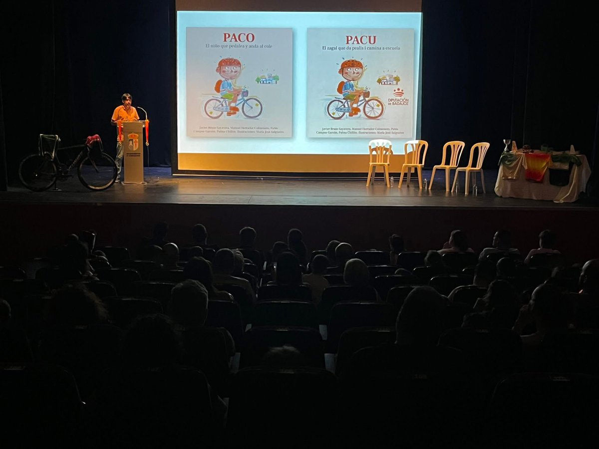 jbsayavera's tweet photo. Presentación de PACU “el zagal que da pealis i camina a escuela” 

Presentamos a PACU, una versión en estremeñu del cuento PACO, que junto a @PalmaChillon, Pablo Campos y Manuel Herrador habíamos presentado el año pasado. https://t.co/b850Crr9JM