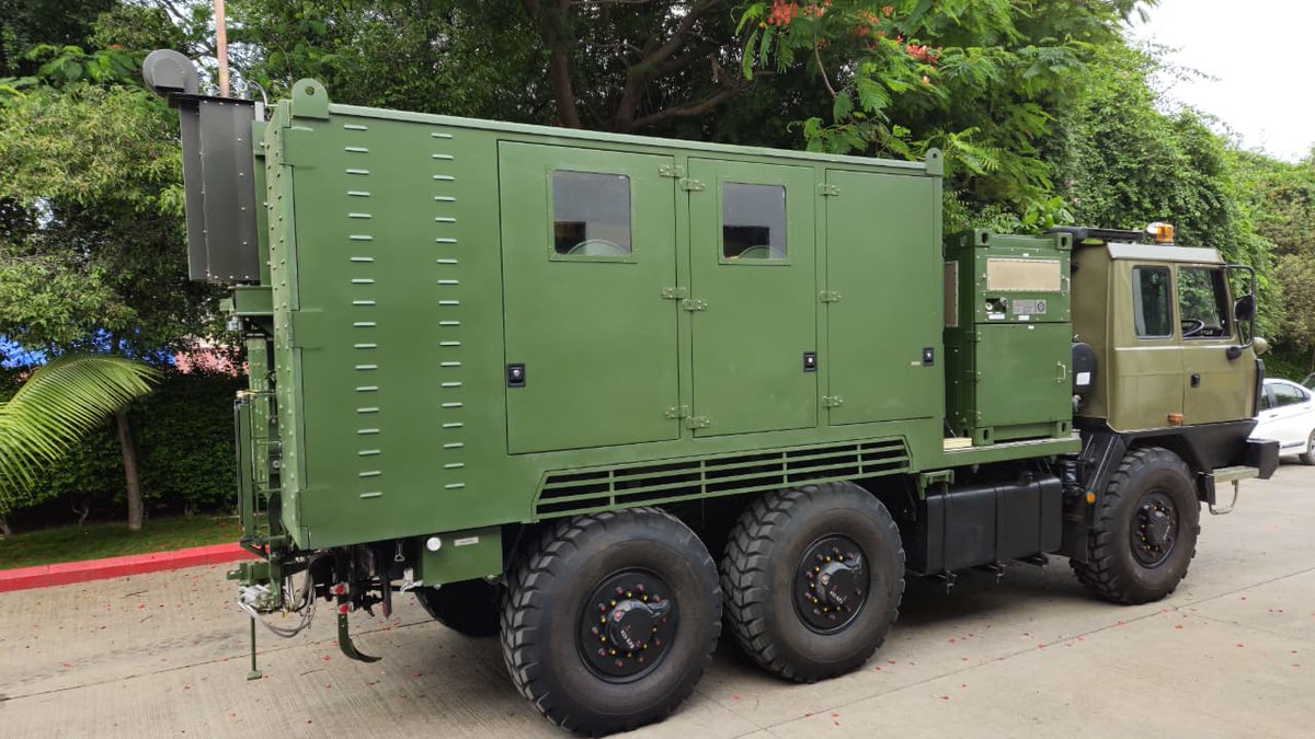DefenceDecode's tweet photo. Indian Army has inducted the Mechanical Minefield Marking Equipment Mk-II(#MMME Mk-II). Designed by @DRDO_India and manufactured by @BEMLltd.

> To lay visible markers along the boundaries of a minefield so troops know the safe limits and avoid accidental entry.
Mk-II Upgrade is the improved version of the earlier MMM Mk-I, with better automation, GPS integration, and faster marking capability.
> Platform: Mounted on a high-mobility vehicle (often BEML’s heavy-duty trucks).
> It enhances safety and speed in defensive mine-laying operations, especially along borders.