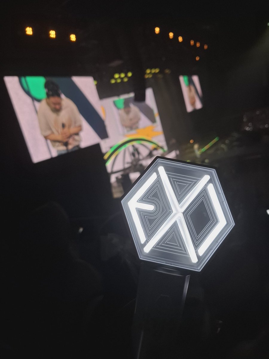 dalskoh_'s tweet photo. thanks for creating such wonderful memories with us ya kak kyungsoo🥰✨ 

#DOITINJAKARTA #dohkyungsoo #도경수 https://t.co/WPDNtdy9GI