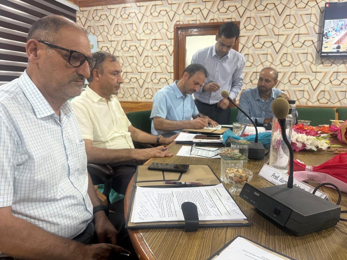 Department of Handicrafts & Handloom, Kashmir (@dohhkmr) on Twitter photo #IICT Srinagar signs MoU with SKUAST-K today for 'technical support to carpet industry through HRD, Design Development, R&D' for revival of #Kashmiri Hand-knotted woollen carpets.
<a href="/diprjk/">Information & PR, J&K</a> <a href="/OfficeOfLGJandK/">Office of LG J&K</a> <a href="/CM_JnK/">Office of Chief Minister, J&K</a> <a href="/skuast_kashmir/">SKUAST Kashmir</a> <a href="/GreaterKashmir/">Greater Kashmir</a> <a href="/Surinderch55/">Surinder Choudhary</a> <a href="/mussarat_zia/">Mussarat Zia</a> #IICT Srinagar signs MoU with SKUAST-K today for 'technical support to carpet industry through HRD, Design Development, R&D' for revival of #Kashmiri Hand-knotted woollen carpets.
<a href="/diprjk/">Information & PR, J&K</a> <a href="/OfficeOfLGJandK/">Office of LG J&K</a> <a href="/CM_JnK/">Office of Chief Minister, J&K</a> <a href="/skuast_kashmir/">SKUAST Kashmir</a> <a href="/GreaterKashmir/">Greater Kashmir</a> <a href="/Surinderch55/">Surinder Choudhary</a> <a href="/mussarat_zia/">Mussarat Zia</a>